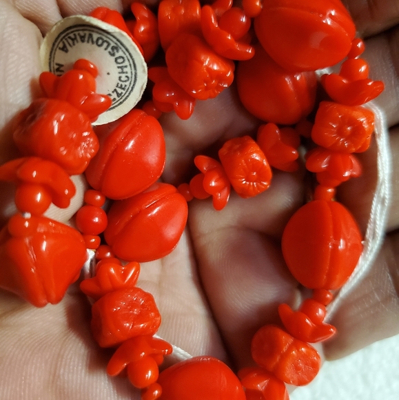 Czechoslovakian bead strand - Vintage Red - Picture 6 of 8